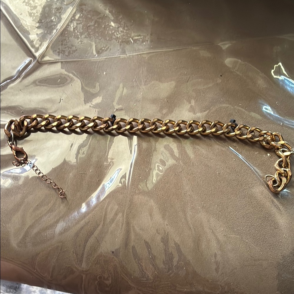 Women’s Chunky Gold Chain Necklace - Picture 4 of 4